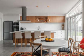Rose Villa Heritage Home with Parking & WiFi